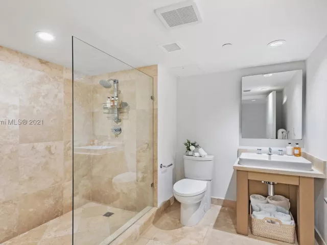 3-bedroom condo for rent in Miami Beach - 102 24th St 904 - MondialRealty