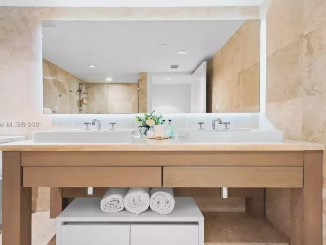 3-bedroom condo for rent in Miami Beach - 102 24th St 904 - MondialRealty