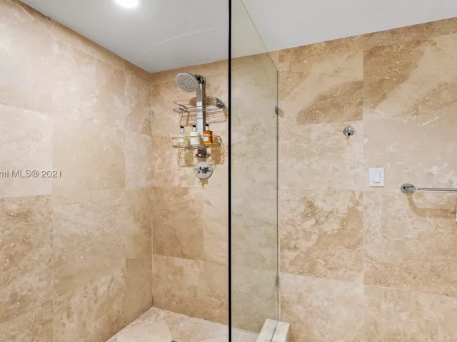 3-bedroom condo for rent in Miami Beach - 102 24th St 904 - MondialRealty