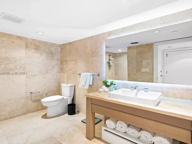 3-bedroom condo for rent in Miami Beach - 102 24th St 904 - MondialRealty