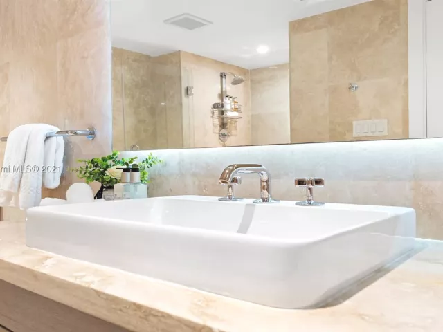 3-bedroom condo for rent in Miami Beach - 102 24th St 904 - MondialRealty