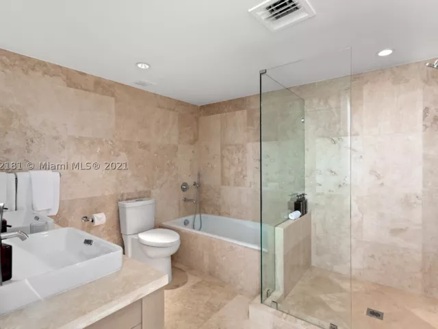 3-bedroom condo for rent in Miami Beach - 102 24th St 1219 - MondialRealty