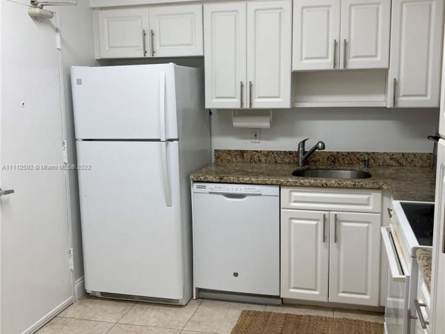 Apartment for rent  Unit #210 - photo 7443560