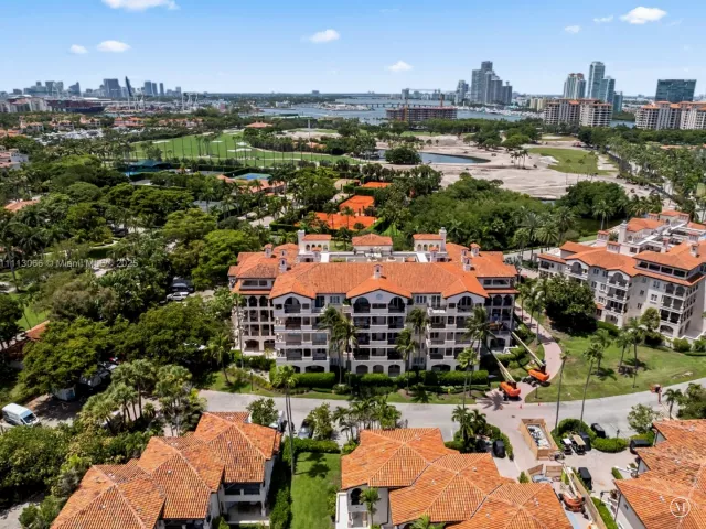 3-bedroom condo for rent in Miami Beach - 19143 Fisher Island Dr 19143 - MondialRealty