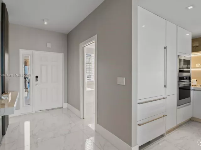 3-bedroom condo for rent in Miami Beach - 19143 Fisher Island Dr 19143 - MondialRealty