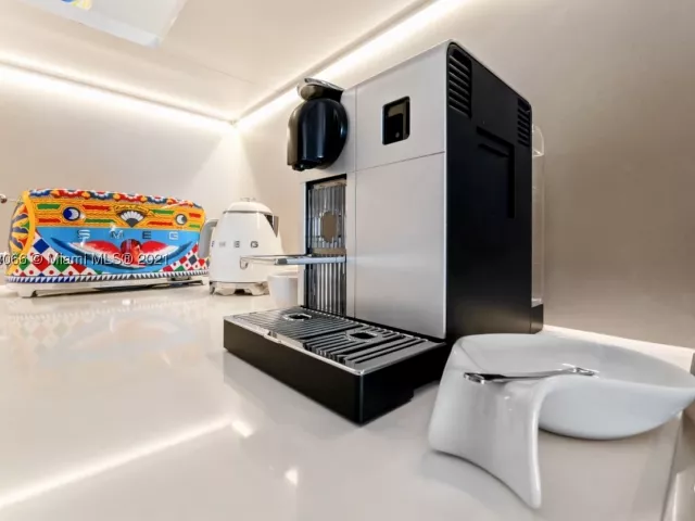 3-bedroom condo for rent in Miami Beach - 19143 Fisher Island Dr 19143 - MondialRealty