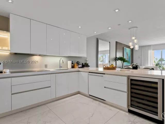 3-bedroom condo for rent in Miami Beach - 19143 Fisher Island Dr 19143 - MondialRealty