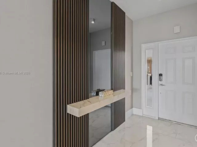 3-bedroom condo for rent in Miami Beach - 19143 Fisher Island Dr 19143 - MondialRealty