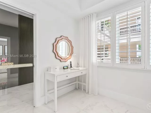 3-bedroom condo for rent in Miami Beach - 19143 Fisher Island Dr 19143 - MondialRealty
