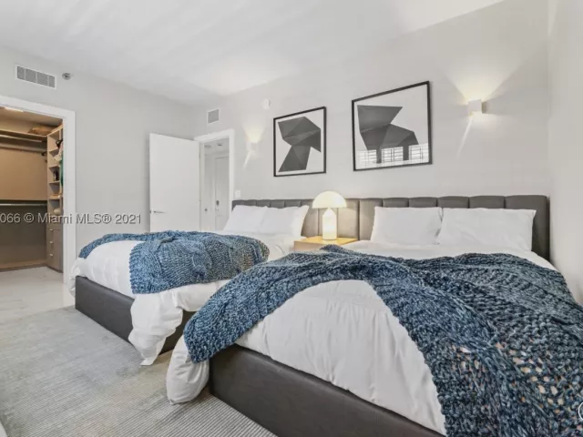 3-bedroom condo for rent in Miami Beach - 19143 Fisher Island Dr 19143 - MondialRealty