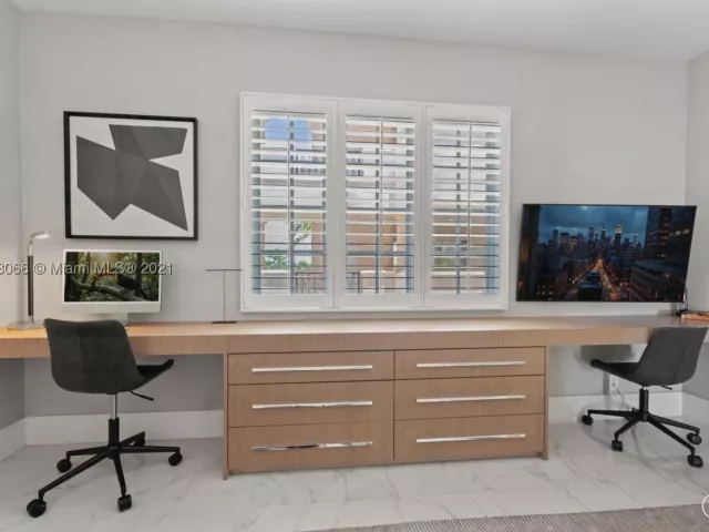 3-bedroom condo for rent in Miami Beach - 19143 Fisher Island Dr 19143 - MondialRealty