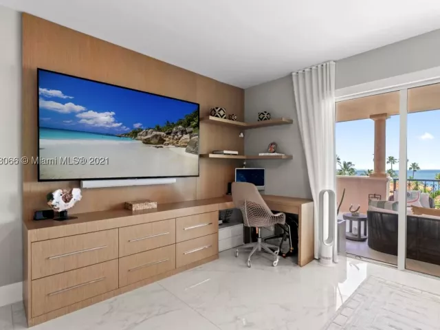 3-bedroom condo for rent in Miami Beach - 19143 Fisher Island Dr 19143 - MondialRealty