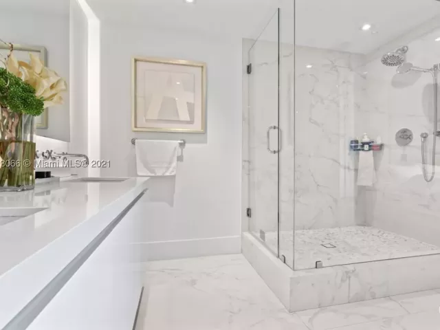 3-bedroom condo for rent in Miami Beach - 19143 Fisher Island Dr 19143 - MondialRealty
