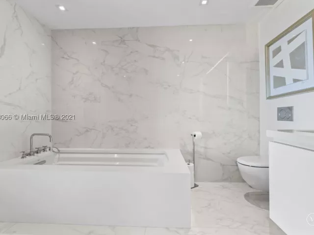 3-bedroom condo for rent in Miami Beach - 19143 Fisher Island Dr 19143 - MondialRealty
