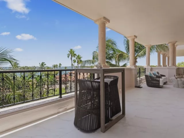 3-bedroom condo for rent in Miami Beach - 19143 Fisher Island Dr 19143 - MondialRealty