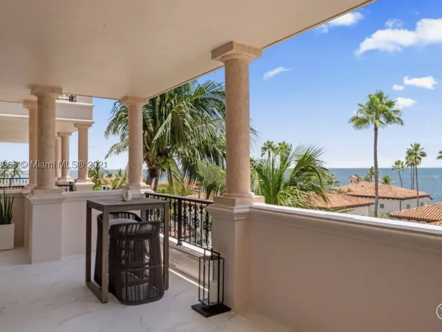 3-bedroom condo for rent in Miami Beach - 19143 Fisher Island Dr 19143 - MondialRealty