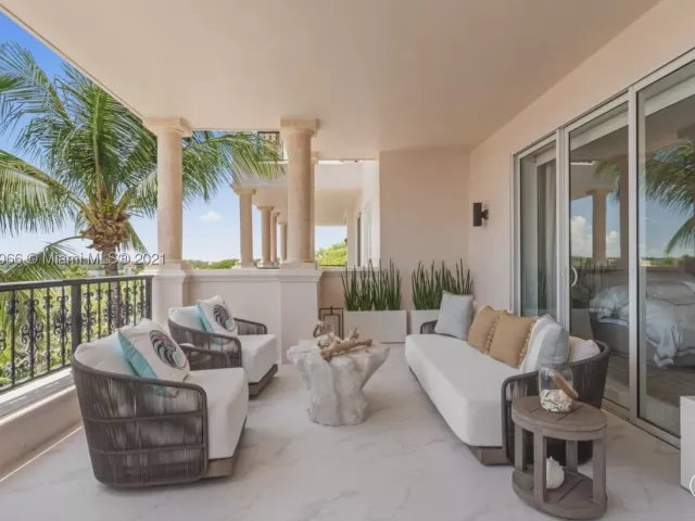 3-bedroom condo for rent in Miami Beach - 19143 Fisher Island Dr 19143 - MondialRealty