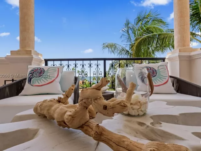 3-bedroom condo for rent in Miami Beach - 19143 Fisher Island Dr 19143 - MondialRealty