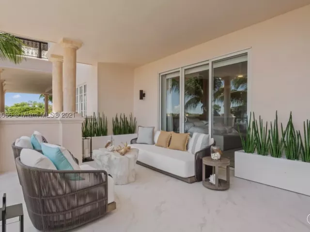 3-bedroom condo for rent in Miami Beach - 19143 Fisher Island Dr 19143 - MondialRealty