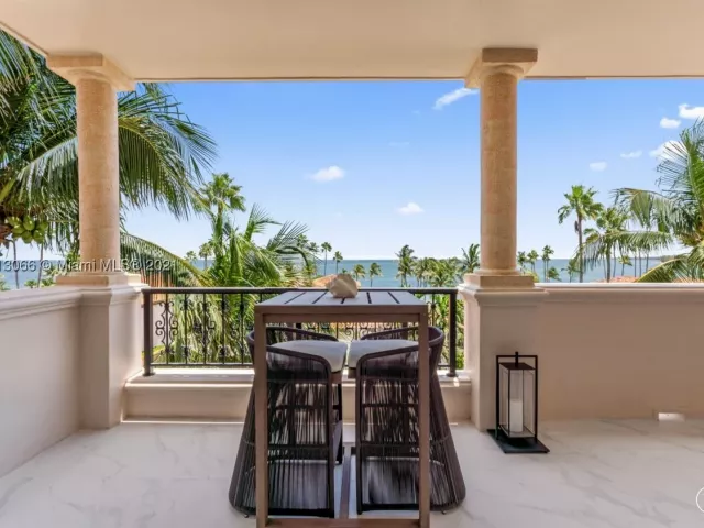 3-bedroom condo for rent in Miami Beach - 19143 Fisher Island Dr 19143 - MondialRealty
