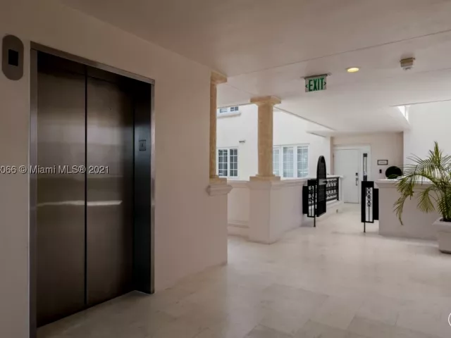 3-bedroom condo for rent in Miami Beach - 19143 Fisher Island Dr 19143 - MondialRealty