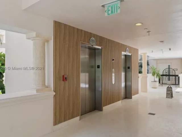 3-bedroom condo for rent in Miami Beach - 19143 Fisher Island Dr 19143 - MondialRealty