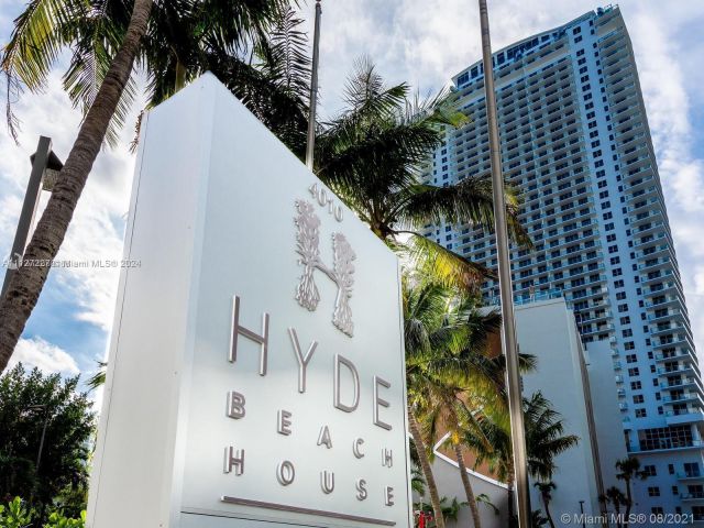 2-bedroom condo for rent in Hollywood - 4010 S Ocean Dr R401 - MondialRealty