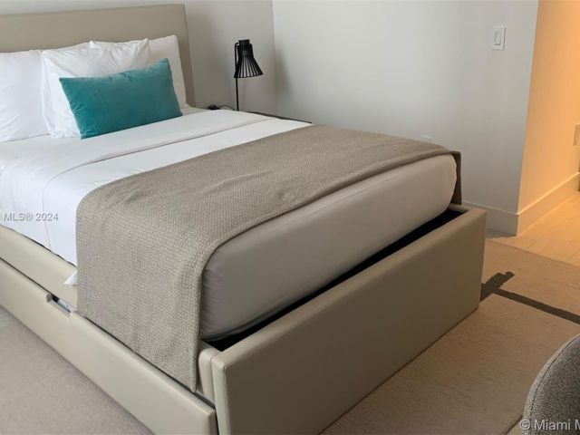 2-bedroom condo for rent in Hollywood - 4010 S Ocean Dr R401 - MondialRealty