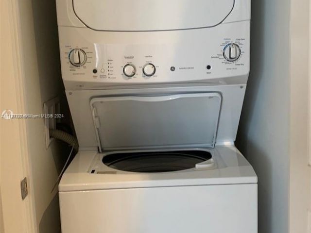 2-bedroom condo for rent in Hollywood - 4010 S Ocean Dr R401 - MondialRealty