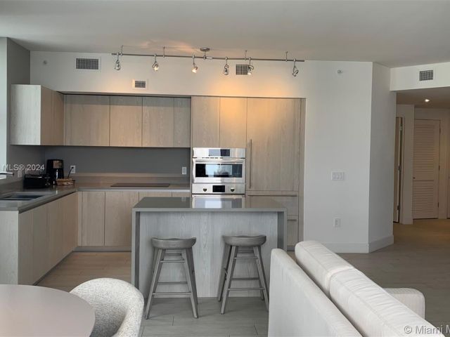 2-bedroom condo for rent in Hollywood - 4010 S Ocean Dr R401 - MondialRealty