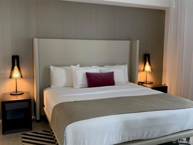 2-bedroom condo for rent in Hollywood - 4010 S Ocean Dr R401 - MondialRealty