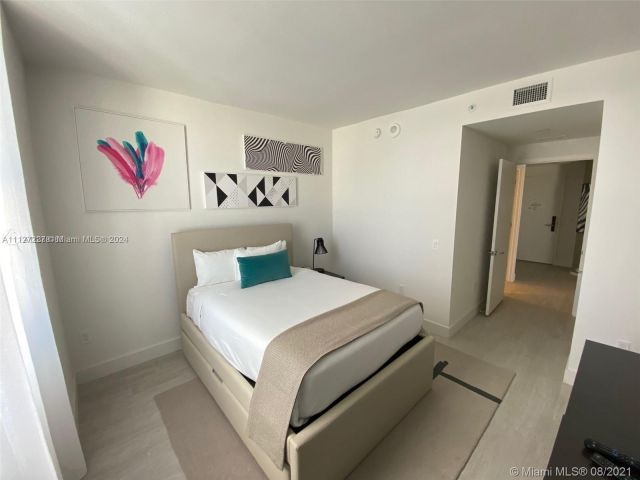 2-bedroom condo for rent in Hollywood - 4010 S Ocean Dr R401 - MondialRealty