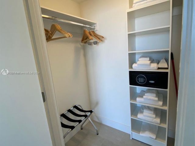 2-bedroom condo for rent in Hollywood - 4010 S Ocean Dr R401 - MondialRealty