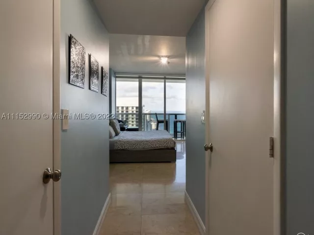 2-bedroom condo for rent in Hallandale Beach - 1830 OCEAN DR 4710 - MondialRealty