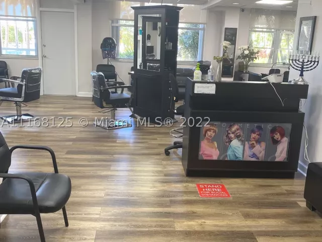 2-bedroom condo for rent in Miami Beach - 5161 Collins Ave 914 - MondialRealty
