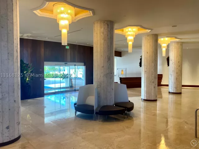 2-bedroom condo for rent in Miami Beach - 5161 Collins Ave 914 - MondialRealty