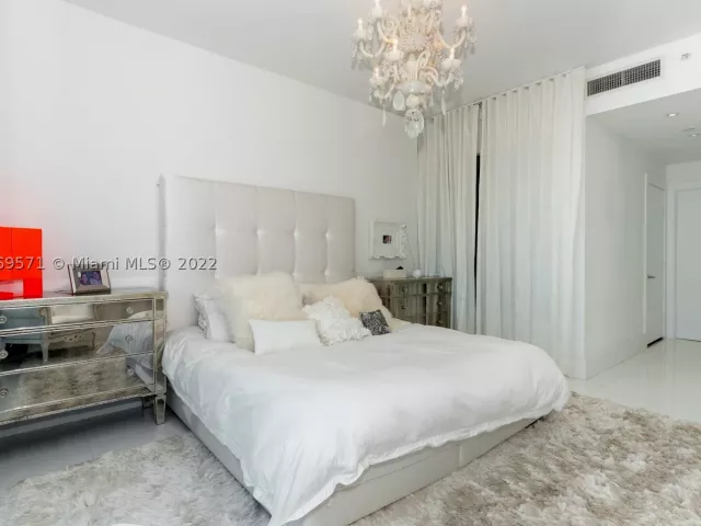 3-bedroom condo for rent in Miami - 900 Biscayne Blvd 2006 - MondialRealty