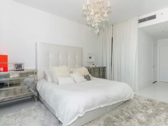 3-bedroom condo for rent in Miami - 900 Biscayne Blvd 2006 - MondialRealty