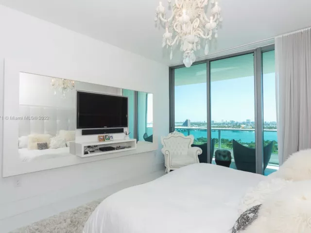 3-bedroom condo for rent in Miami - 900 Biscayne Blvd 2006 - MondialRealty