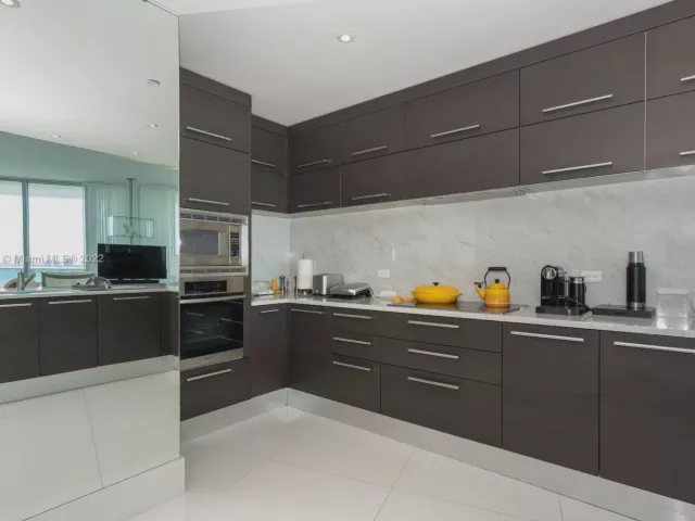 3-bedroom condo for rent in Miami - 900 Biscayne Blvd 2006 - MondialRealty