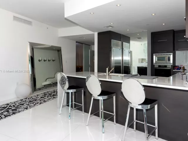 3-bedroom condo for rent in Miami - 900 Biscayne Blvd 2006 - MondialRealty