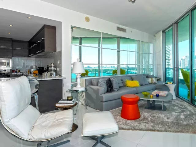 3-bedroom condo for rent in Miami - 900 Biscayne Blvd 2006 - MondialRealty