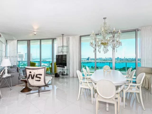 3-bedroom condo for rent in Miami - 900 Biscayne Blvd 2006 - MondialRealty