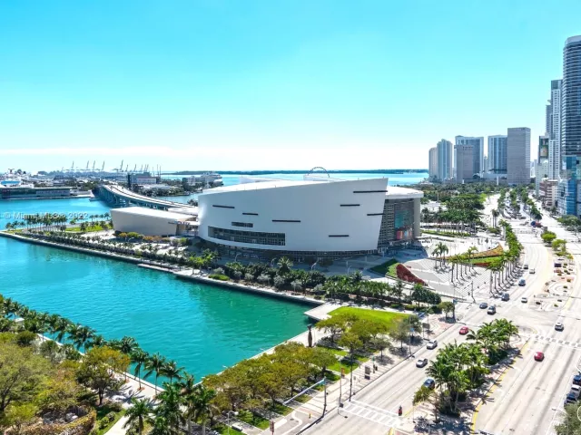 3-bedroom condo for rent in Miami - 900 Biscayne Blvd 2006 - MondialRealty