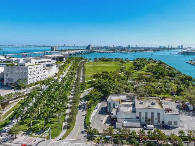 3-bedroom condo for rent in Miami - 900 Biscayne Blvd 2006 - MondialRealty