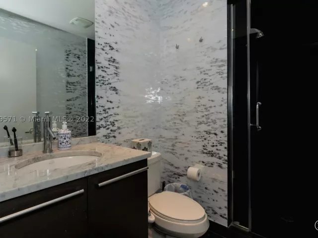 3-bedroom condo for rent in Miami - 900 Biscayne Blvd 2006 - MondialRealty