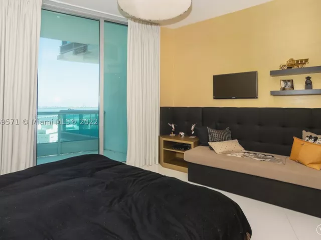 3-bedroom condo for rent in Miami - 900 Biscayne Blvd 2006 - MondialRealty