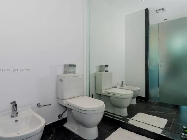 3-bedroom condo for rent in Miami - 900 Biscayne Blvd 2006 - MondialRealty