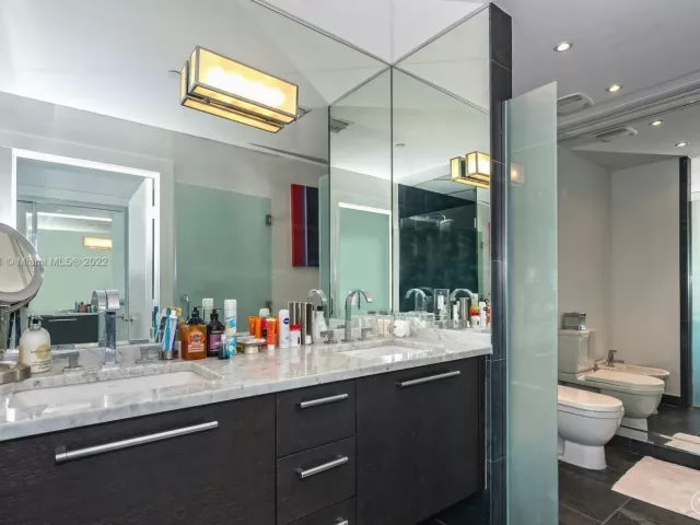 3-bedroom condo for rent in Miami - 900 Biscayne Blvd 2006 - MondialRealty