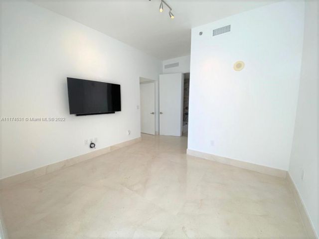 Apartment for sale  Unit #2401 - photo 5395076